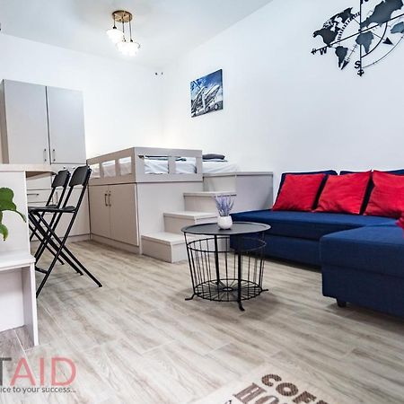 B17 Apartment - Hostaid Будапешт Екстер'єр фото